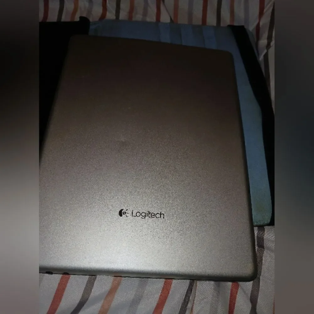 Logitech I-Pad Keyboard   - Picture 11 of 11